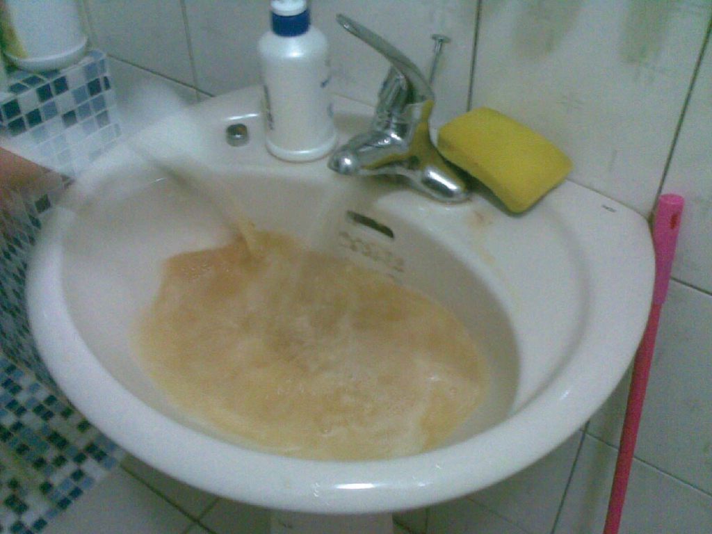 A濁白色